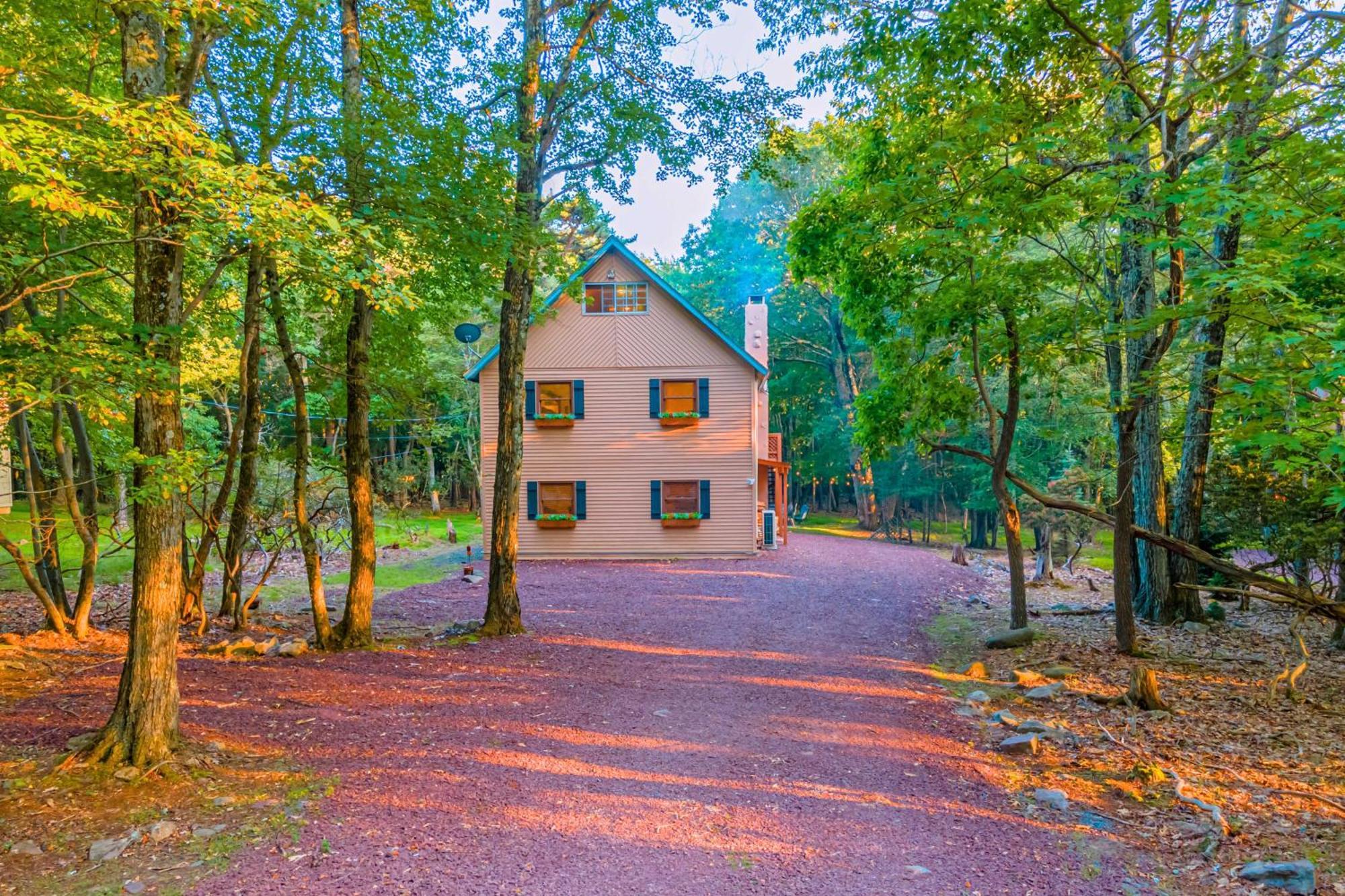 Poconos Ski Retreat With Sauna, Hot Tub, And Game Room Lake Harmony Luaran gambar