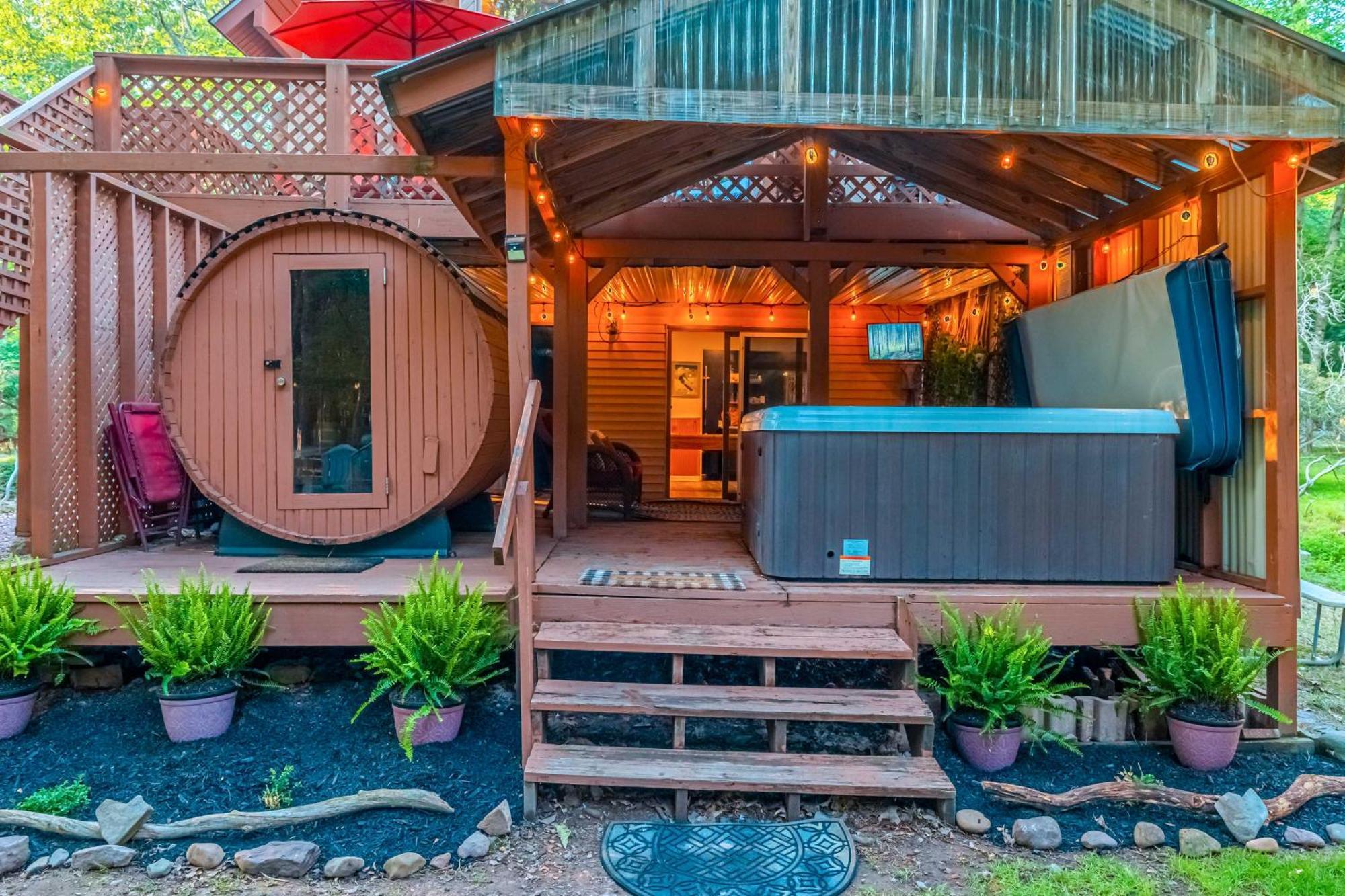 Poconos Ski Retreat With Sauna, Hot Tub, And Game Room Lake Harmony Luaran gambar