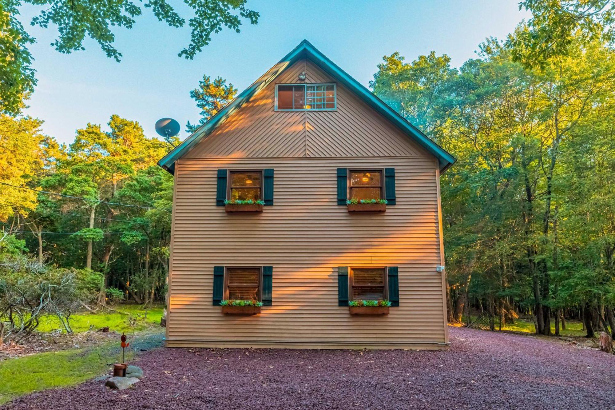 Poconos Ski Retreat With Sauna, Hot Tub, And Game Room Lake Harmony Luaran gambar