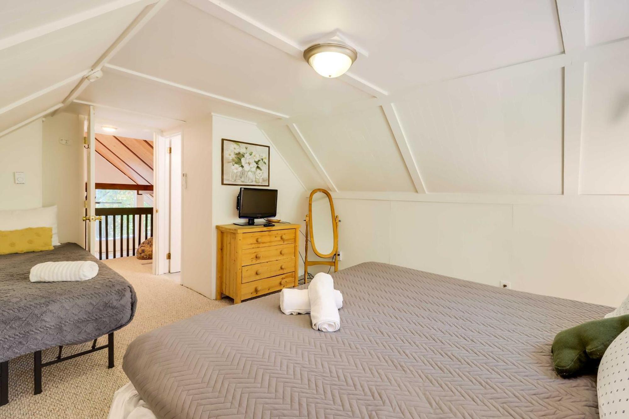 Poconos Ski Retreat With Sauna, Hot Tub, And Game Room Lake Harmony Luaran gambar