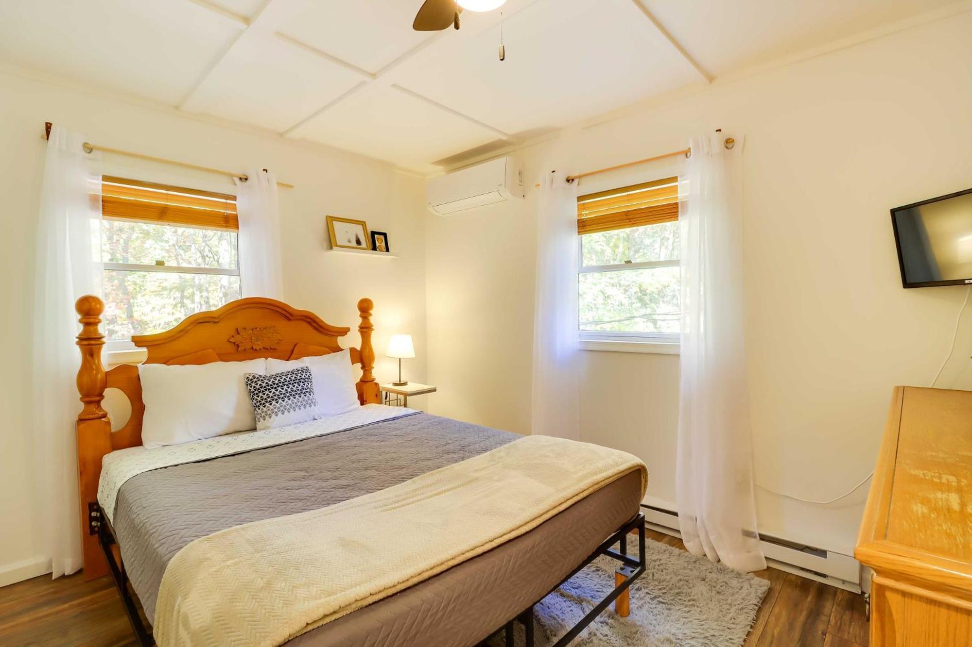 Poconos Ski Retreat With Sauna, Hot Tub, And Game Room Lake Harmony Luaran gambar