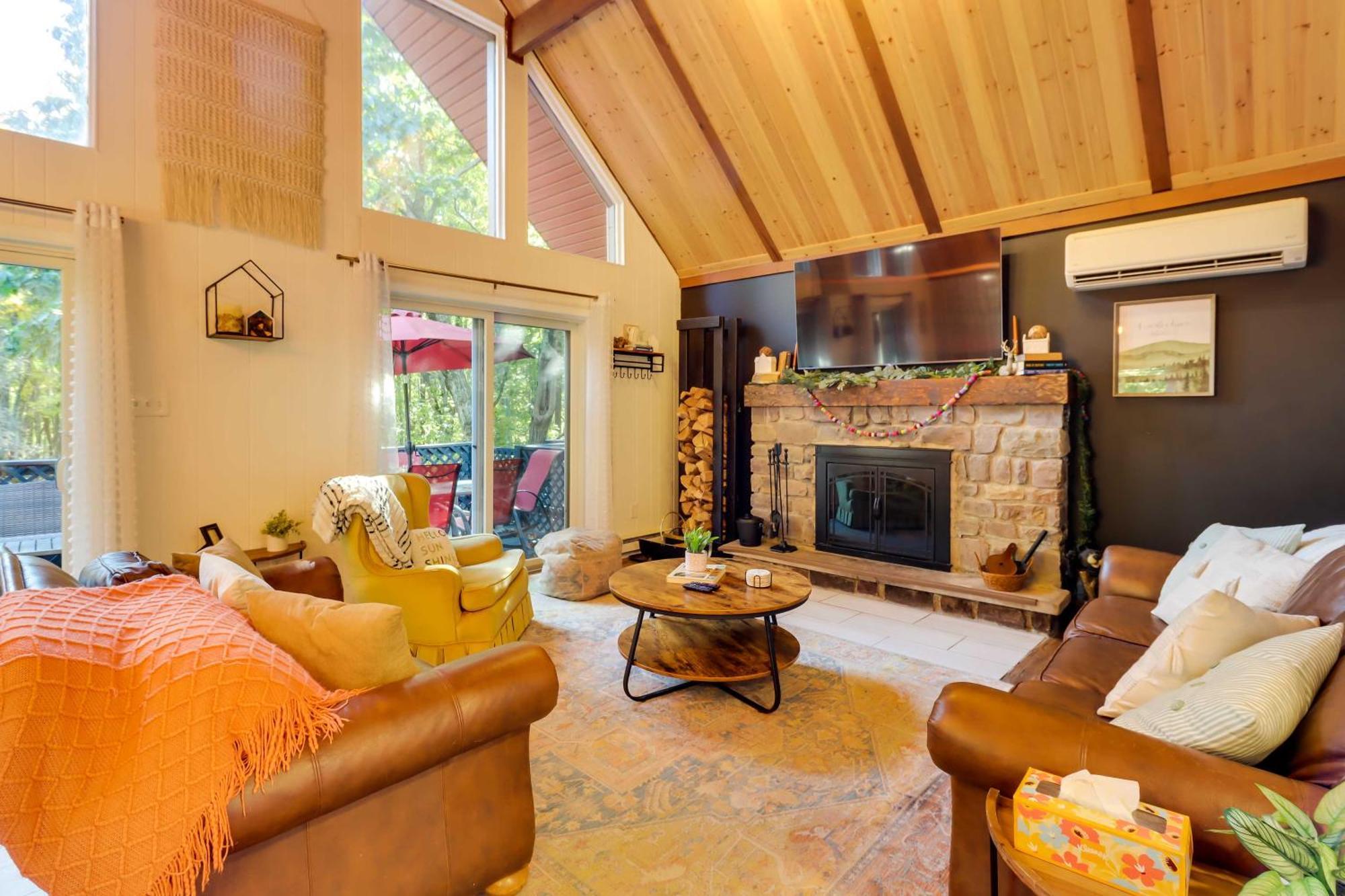Poconos Ski Retreat With Sauna, Hot Tub, And Game Room Lake Harmony Luaran gambar